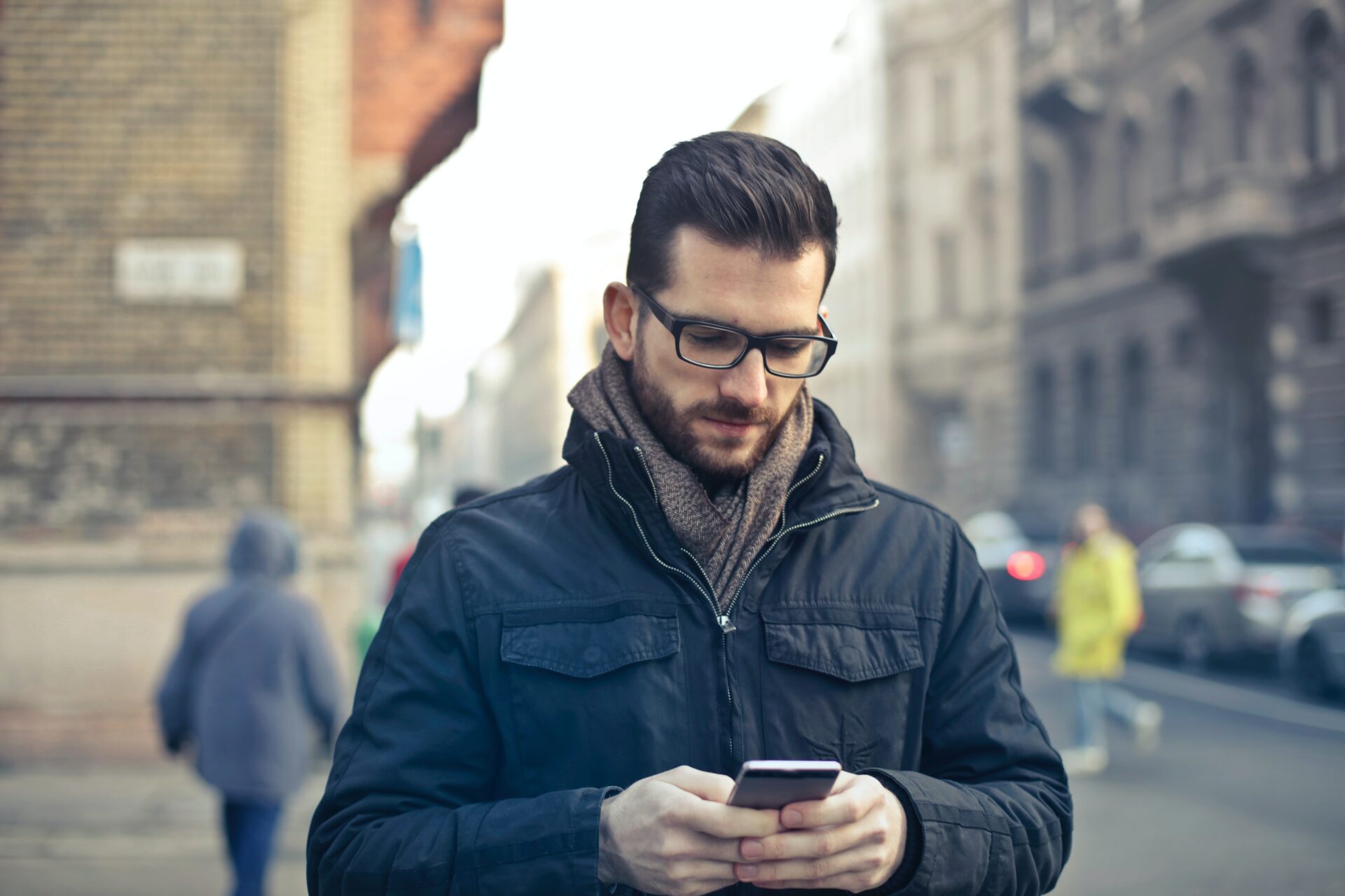 male participant responding to a LifeData notification initiated session